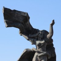 Uzvaras pieminekļa 'tracis': ĀM aicina necīnīties ar pagātnes monumentu