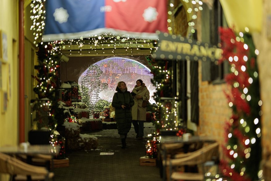 Foto: Viļņa atkal pārtapusi pasaku valstībā – lūk, kā tā izskatās šogad