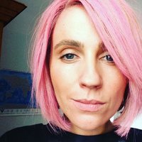 Foto: Ketija Šēnberga nokrāsojusi matus spilgti rozā