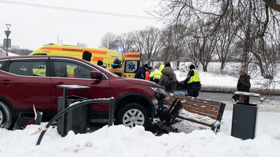 Avārija pie LU ēkas Torņakalnā 09.12.2023. - 7