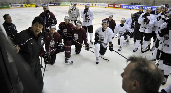 Latvijas hokejisti pacilātā noskaņojumā gatavojas agresīvai vāciešu pretspēlei