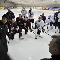 Latvijas hokejisti pacilātā noskaņojumā gatavojas agresīvai vāciešu pretspēlei