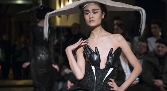 Paris Haute Couture: Нежно-розовые цветы, прозрачные платья