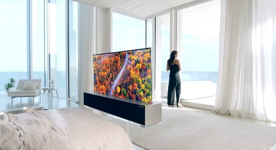 "Рулон обоев". LG представила серийный сворачивающийся телевизор с 65-дюймовым экраном (ВИДЕО)