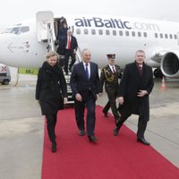 Foto: Valsts prezidents ierodas vizītē Austrijā