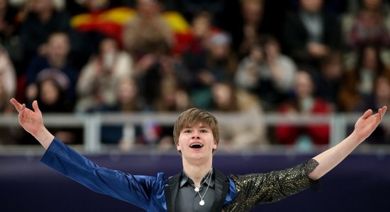 Латвийский фигурист Васильев завоевал бронзу чемпионата Европы в Таллине
