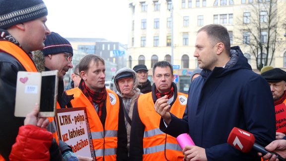 Protestē pret iespējamām izmaiņām viesstrādnieku piesaistes regulējumā - 19