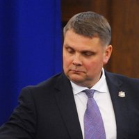 Saeimas deputāts Adamovičs notiesājoša sprieduma dēļ zaudē mandātu