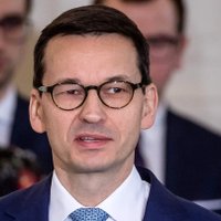 Eiropas līderi riskē pieļaut vēsturisku kļūdu, cenšoties nostiprināt saites ar Ķīnu, norāda Polijas premjers