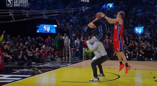 Video: G līgā spēlējošais Maklangs uzvar NBA 'slam dunk' konkursā