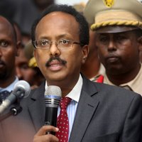 Нового президента Сомали избрали в авиационном ангаре