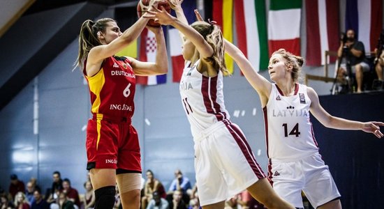 Latvijas U-20 basketbolistes EČ pusfinālā par devīto vietu piekāpjas Vācijas vienaudzēm