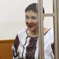 Krievijas prokurors prasa Ukrainas lidotājai Savčenko 23 gadu ieslodzījumu