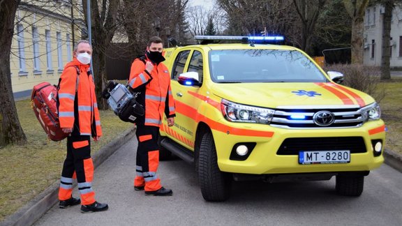 ФОТО: Рижские бригады скорой помощи получили новые автомобили