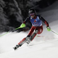 Ģērmane Pasaules kausa sacensībās slalomā pēc pirmā brauciena ieņem desmito vietu