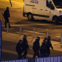 Francijas varas iestādes uz doto mirkli nesniedz informāciju par bojāgājušo un cietušo valstspiederību, skaidro ĀM