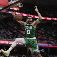 'Celtics' bez Porziņģa svin uzvaru trešajā NBA ceturtdaļfināla mačā