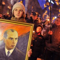 В Киеве прошло факельное шествие в честь Степана Бандеры