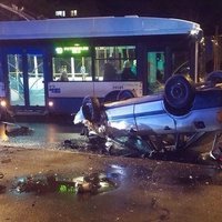 ФОТО: Тяжелая авария в Зиепниеккалнсе - водитель скрылся с места происшествия