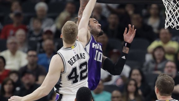 Kings Willie Cauley-Stein blocked by Spurs Davis Bertans