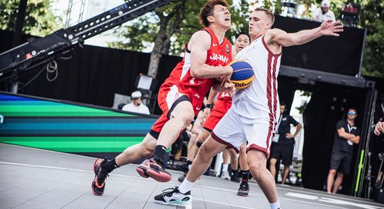 3x3 basketbolisti grupu turnīra izskaņā sagrauj Poliju