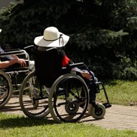 Pansionātos nonāk arvien jaunāki klienti ar smagām veselības problēmām