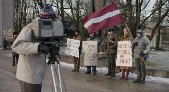 Разошлись во мнениях. На презентации фильма "Моя свобода" встретились ветераны Атмоды Жданок и Иванс