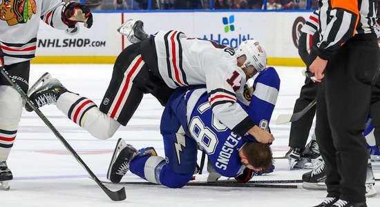 Video: Girgensonam saķeršanās laukuma vidusdaļā un negaidīts kautiņš