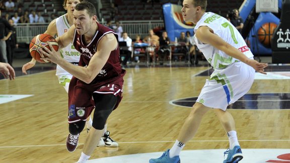 Latvijas basketbola izlase pārbaudes spēlē apspēlē Slovēniju - 12