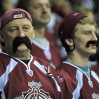 Foto: Rīgas 'Dinamo' hokejistu 'ūsainā' uzvara