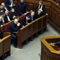 Ukrainas prezidenta pienākumus pildīs Turčinovs; par premjeru vēl nevienojas