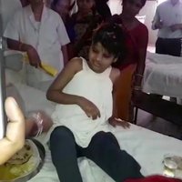 В Индии найдена девочка-"маугли", которую воспитывала стая обезьян
