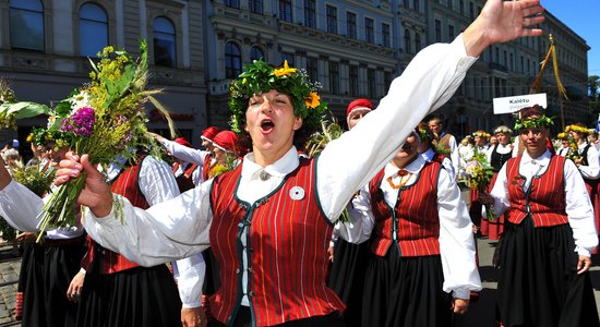 Dziesmu svētki 2013: Aizvadīts svētku dalībnieku gājiens