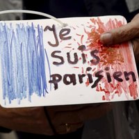 Латвийцы в Париже: после терактов на улицах города царят страх и солидарность