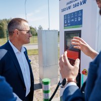 Foto: 'Virši' atklāj savu elektroauto uzlādes tīklu