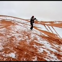 Ļoti reti Sahāras skati – tuksnesī uzsnidzis sniedziņš balts