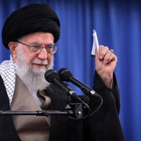 Irānas līderis aizstāv saukļa 'Nāvi Amerikai!' lietošanu protestos