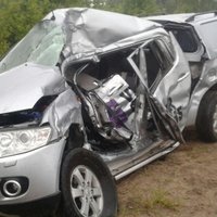 Smagā divu automašīnu avārijā Bērzaunes pagastā cieš divi cilvēki