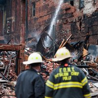 Gāzes sprādzienā sagrauto ēku drupās Ņujorkā atrasti bojāgājušie