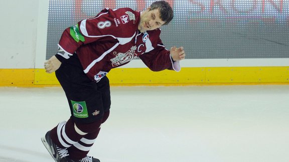 KHL spēle hokejā: Rīgas Dinamo  - Avangard