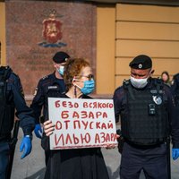 В Москве за одиночный пикет арестовали журналиста Илью Азара и ещё несколько его сторонников