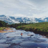 Dabīgie baseini Kolumbijā, kuros var ne tikai iekāpt, bet arī ieslīdēt