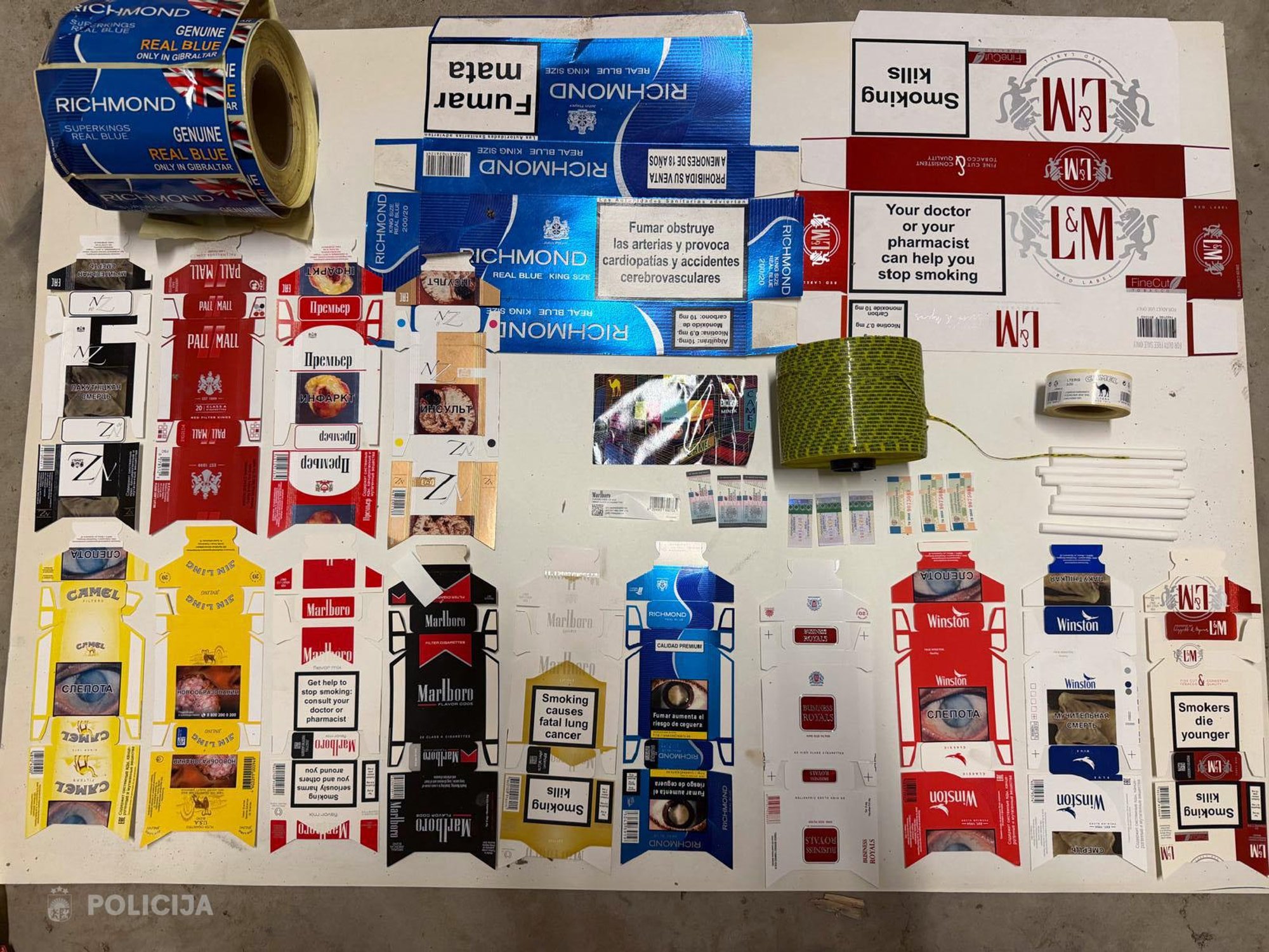Foto: Latgalē likumsargi uziet nelegālu cigarešu ražotni