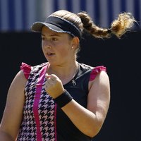 Ostapenko iekļūst Toronto WTA turnīra dubultspēļu astotdaļfinālā
