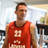 Latvijas vīriešu basketbola izlases kandidātu sarakstu papildina Šķēle