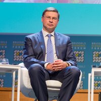 Eksperts: EK viceprezidents Dombrovskis ar savu darbu pierādījis, ka viņam var uzticēties