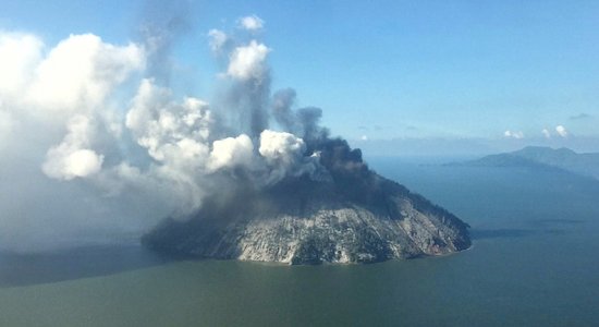 Vulkāna izvirduma dēļ Papua-Jaungvinejā evakuēti 1500 cilvēki