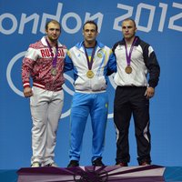 Pēc kazahu svarcēlāju diskvalifikācijas Krievija var iegūt trīs olimpiskās zelta medaļas svarcelšanā