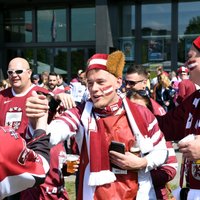 Foto: Latvijas izlases līdzjutēji Ķelnē izceļas ar savu fanātismu
