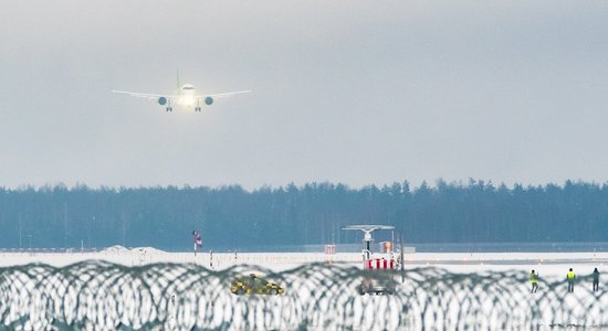 Laikapstākļu dēļ šodien iespējama lidojumu kavēšanās lidostā 'Rīga'